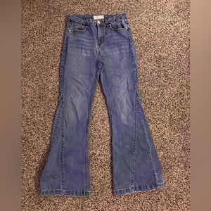 💙women’s blue flare jeans; lighter wash